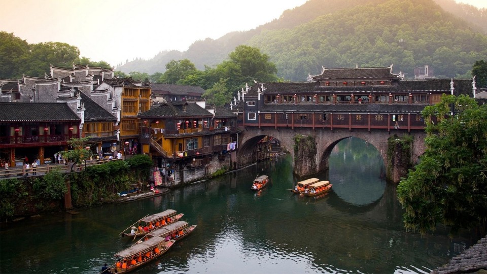 Nam Ninh – Trương Gia Giới – Trấn Phù Dung – Phượng Hoàng Cổ Trấn (Đường bộ)